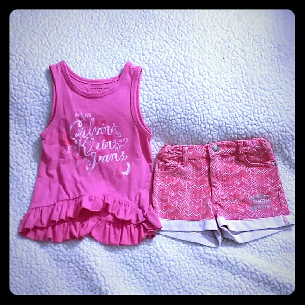 Calvin klein toddler girl ruffled top shorts set. - Picture 1 of 3